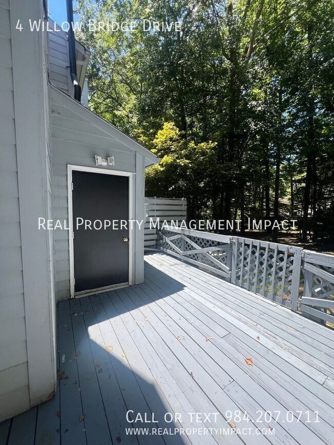 Building Photo - 4 Willow Bridge Dr