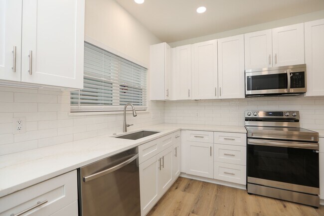 Building Photo - 1115 Augusta Dr