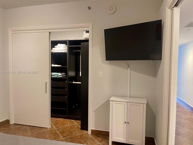 Building Photo - 1830 S Ocean Dr