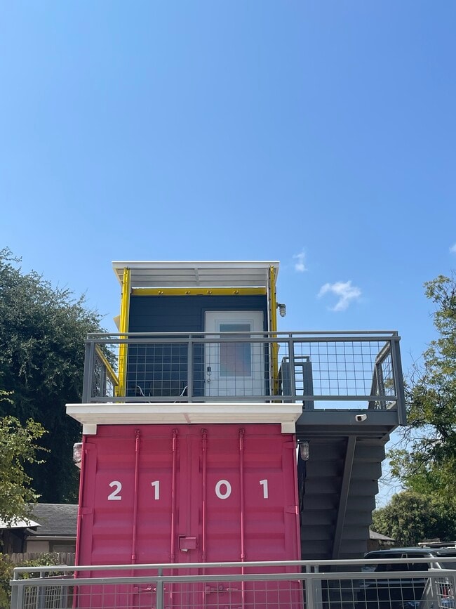 Building Photo - 207 S Sabinas St