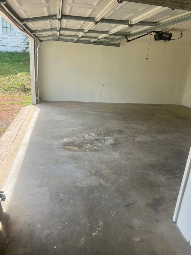 Building Photo - 4894 Northdale Dr