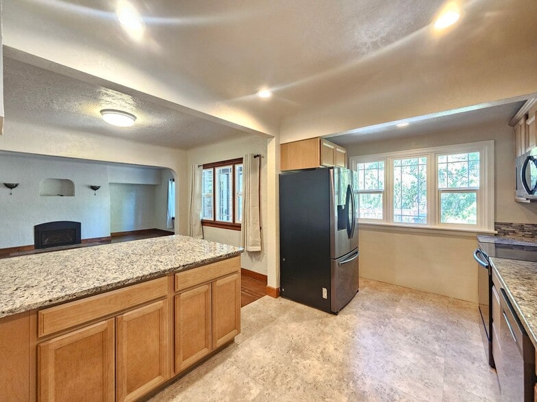 Building Photo - 1922 E 18th Ave