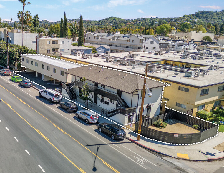 Building Photo - 13804 Moorpark St