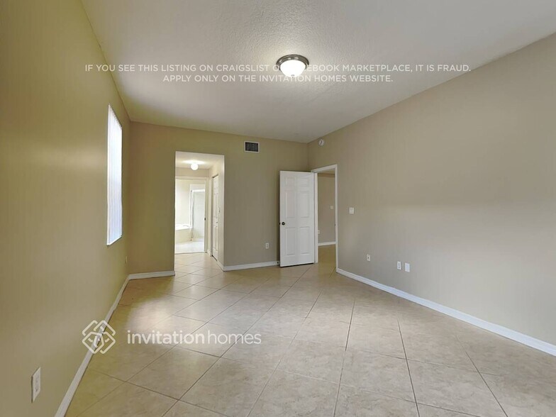 Building Photo - 5325 SW 134th Ave