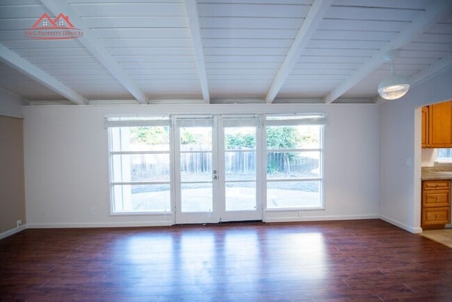 Building Photo - 855 Rorke Way