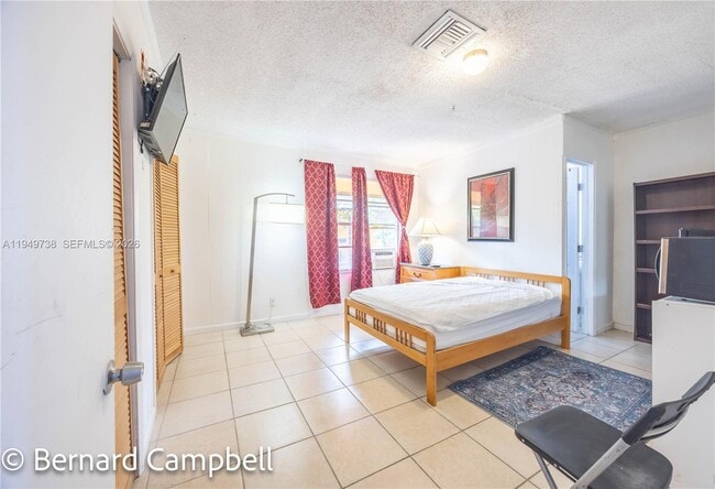 Building Photo - 129 SE 5th St