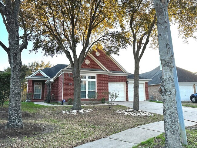 Building Photo - 1707 Magnolia Lake Ln