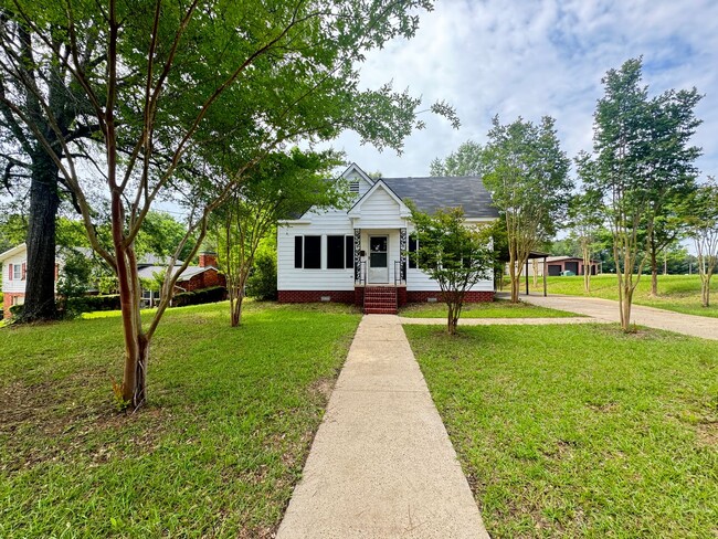 Building Photo - Spacious Home close to LA Tech