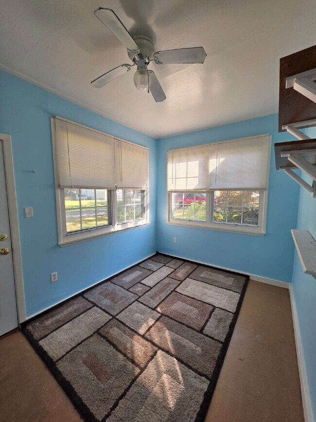 Building Photo - Darling home ready for you!