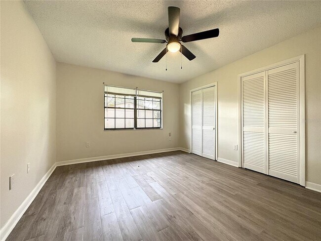 Building Photo - 722 W Alamo Dr