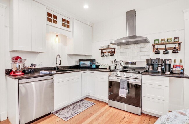 Building Photo - 543 Oakwood Trl