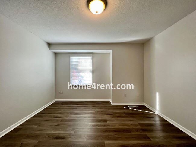 Building Photo - Beautiful Overland Park w/ Wood Floors Thr...