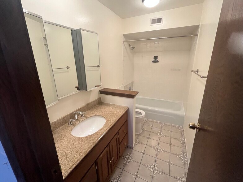 Building Photo - 1452 Carol Ct