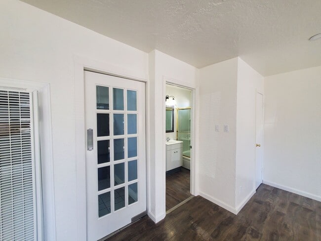 Building Photo - EBS T 21196 - 21198