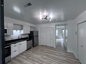 Building Photo - 2768 Gatewood Cir