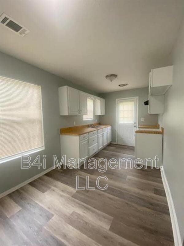 Building Photo - 141 Garfield St