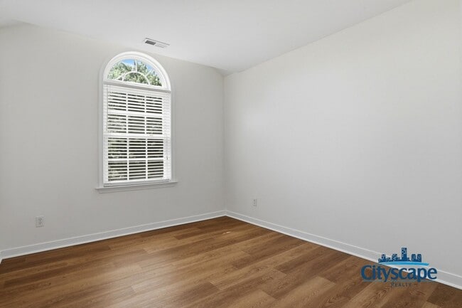 Building Photo - NEWLY RENOVATED 4 BEDROOM ASHBROOK HOME