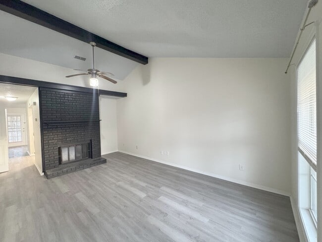 Building Photo - 3092 S Wesley Ct