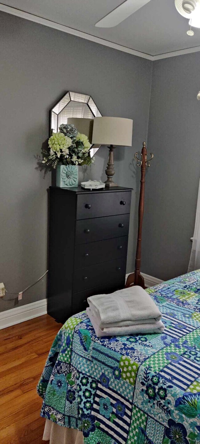 Building Photo - 1423 Bronough N St