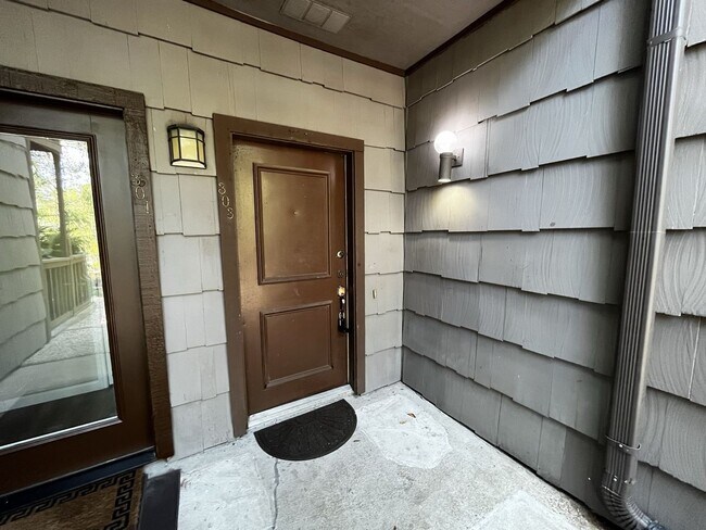 Building Photo - Adorable 1 bedroom, 1 bath Town-Home!!