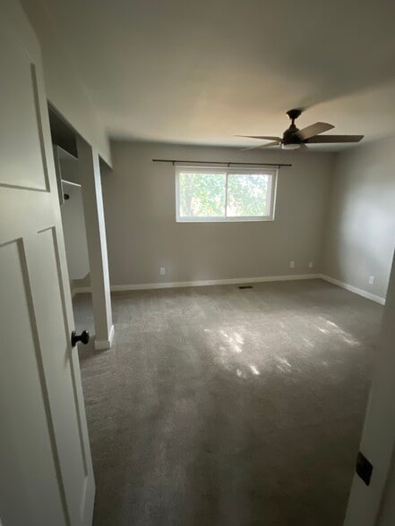 Building Photo - 640 S Sunset Dr