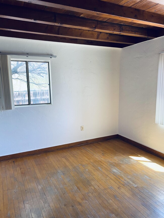 Building Photo - 4825 E 4th St