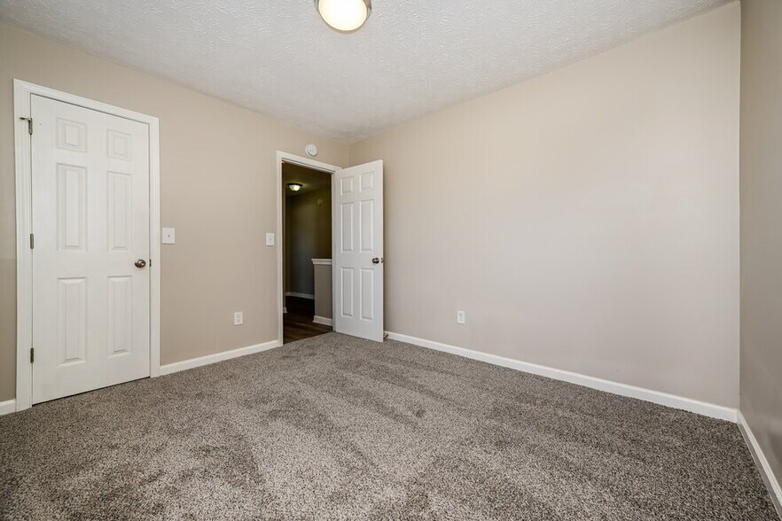 Building Photo - 413 Grove Park Dr