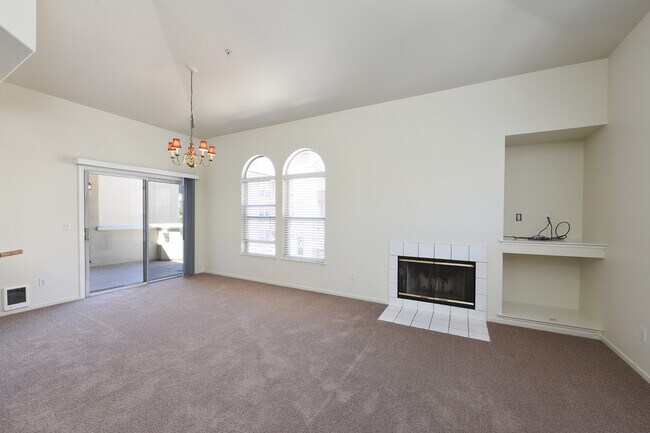 Building Photo - Beautiful 2BR/2BA Condo - Convenient Downtown San Jose Location!