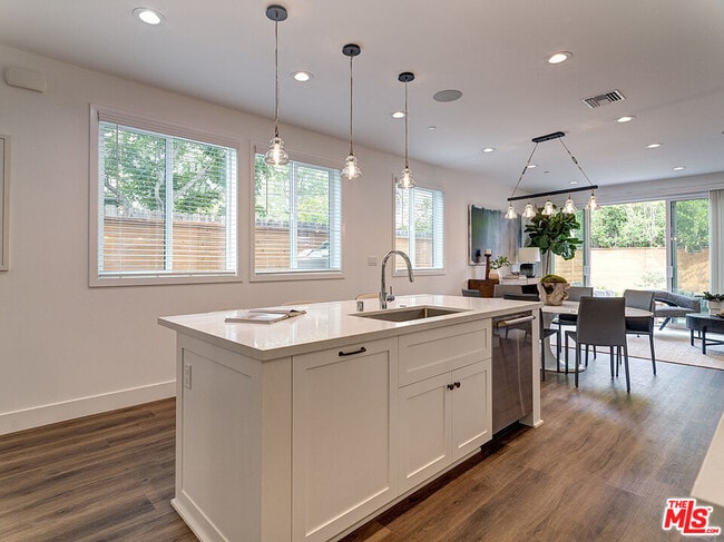 Building Photo - 1278 Meadowbrook Ave