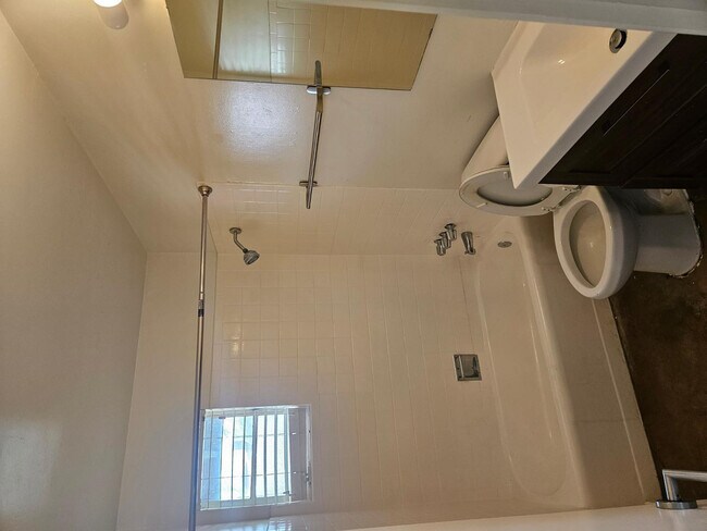 Building Photo - 802 W Turney Ave