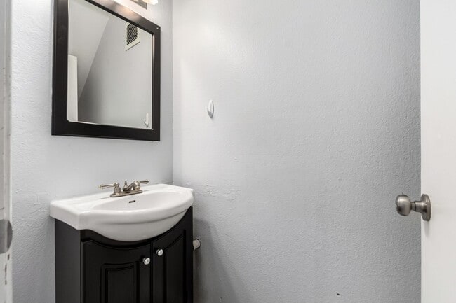 Building Photo - Scottsdale Condo