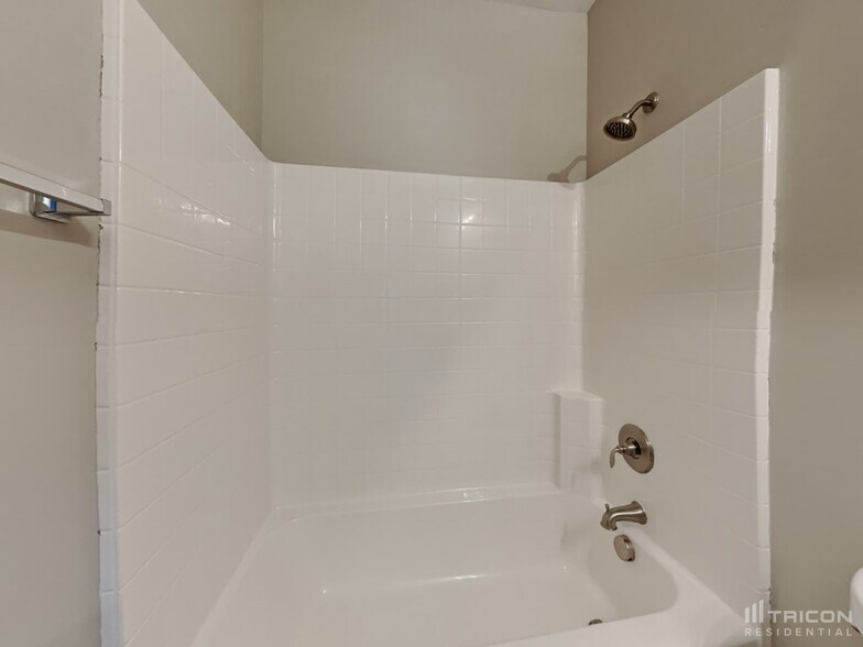 Building Photo - 506 Airdale Ln