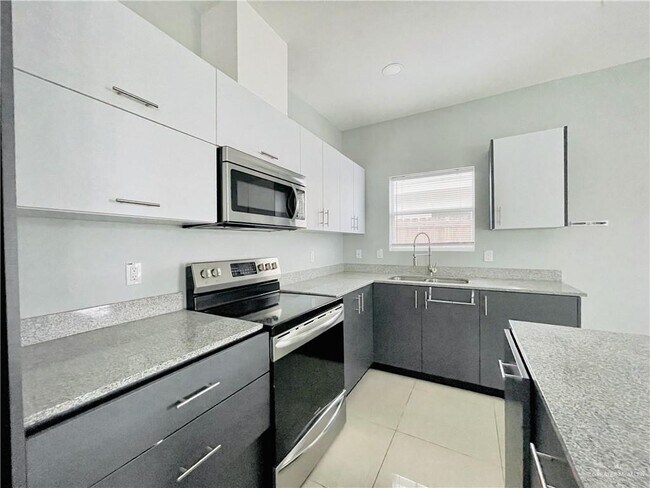 Building Photo - 23 Summerland Ln