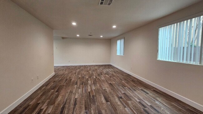 Building Photo - 23(1456,1458)