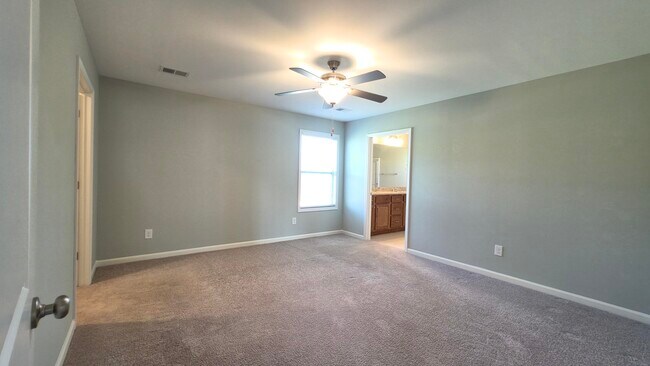 Building Photo - 588 Brushwood Dr