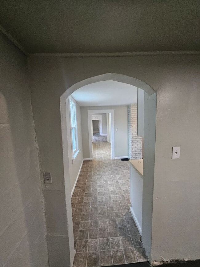 Building Photo - 4bed/2bath house  (EHA APPROVED)