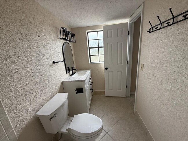 Building Photo - 6100 Gulfport Blvd S