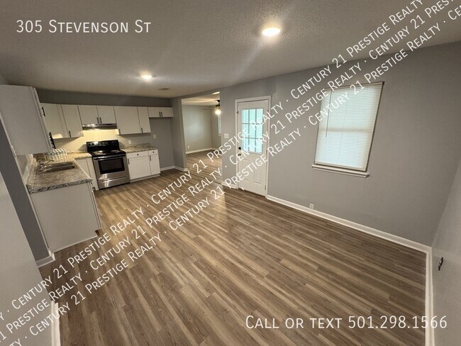 Building Photo - 305 Stevenson St