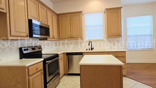 Building Photo - 1304 Hillcrest Dr