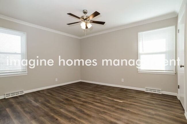 Building Photo - Remodeled 4 Bedroom Home in Overland Park!