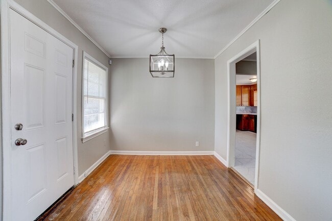 Building Photo - Recently Updated 3 Bed 1 Bath Rental Home