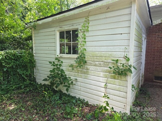 Building Photo - 4134 Sheridan Dr