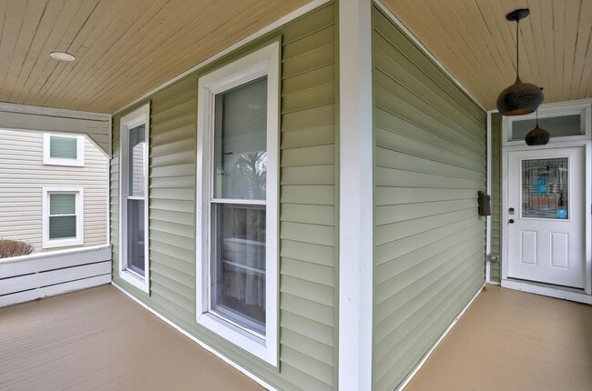 Building Photo - Renovated Single Family 2BR+2Bonus Rm/2.5BA Home in the Heart of Waverly