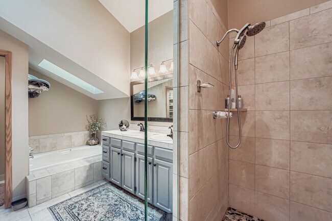 Building Photo - 776 Chimney Creek Dr