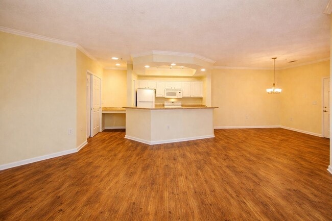 Building Photo - B13**