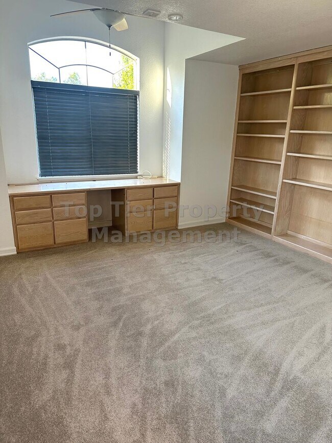 Building Photo - Beautiful 3 Bed / 2.5 Bath / 2,211 Sqft Sa...