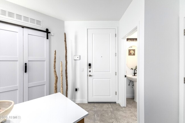 Building Photo - 2511 W Queen Creek Rd