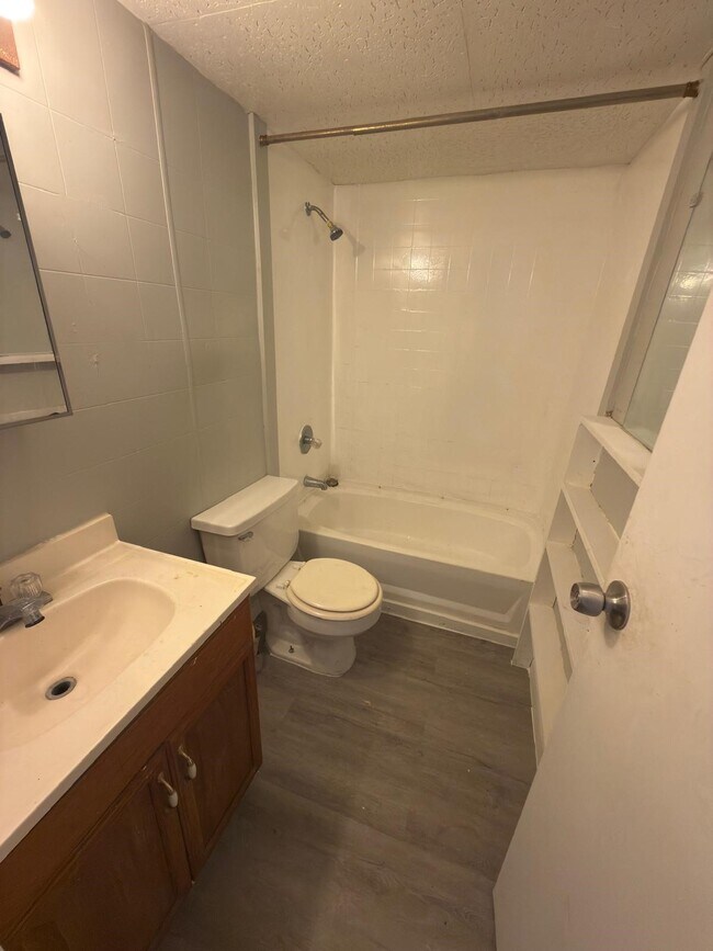 Building Photo - 109 Birchwood Dr