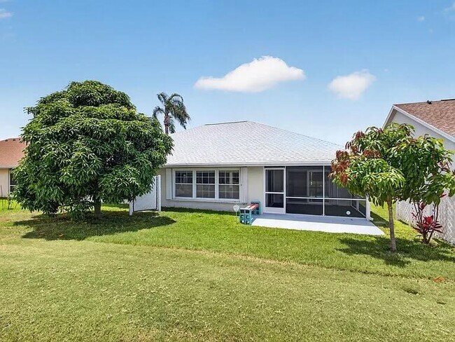 Building Photo - 114 Palomino Dr