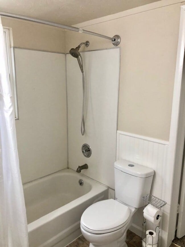 Building Photo - Charming 2 bedroom, 1 bath home near Sutte...
